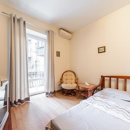 1-Room Apartments Kiev City Center Kyiv Exterior foto
